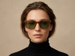 BS2503-0145_Brown_Rectangular_Plastic_Sunglasses-tryon_female
