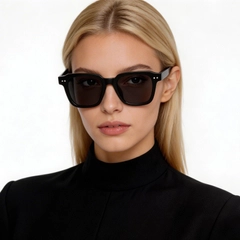 bs2503-0160_black_rectangular_plastic_sunglasses_model