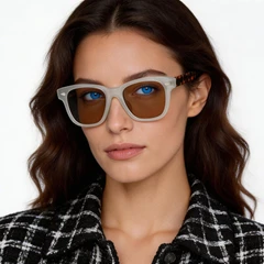 bs2503-0172_grey_rectangular_plastic_sunglasses_model