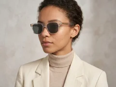 BS2503-0173_Transparent_Rectangular_Plastic_Sunglasses-tryon_female