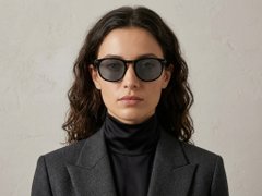 BS2503-0174_Black_Oval_Plastic_Sunglasses-tryon_female