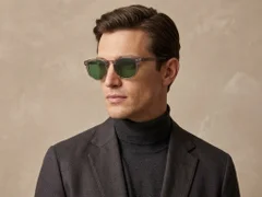 BS2503-0175_Purple_Oval_Plastic_Sunglasses-tryon_male