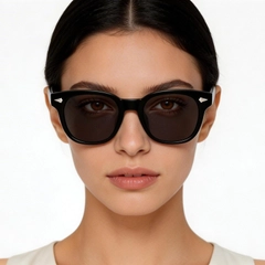 bs2503-0180_black_rectangular_plastic_sunglasses_model