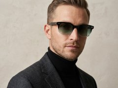 BS2503-0184_Black_Rectangular_Plastic_Sunglasses-tryon_male