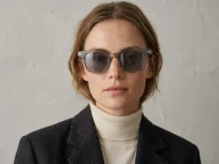 BS2503-0190_Grey_Rectangular_Plastic_Sunglasses-tryon_female