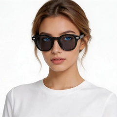 bs2503-0197_black_oval_plastic_sunglasses_model