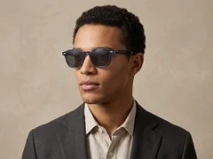 BS2503-0199_Blue_Oval_Plastic_Sunglasses-tryon_male