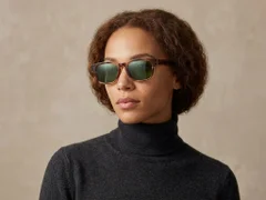 BS2503-0215_Tortoiseshell_Rectangular_Plastic_Sunglasses-tryon_female