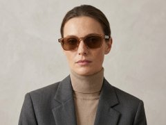 BS2503-0216_Brown_Rectangular_Plastic_Sunglasses-tryon_female