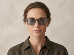 BS2503-0225_Purple_Oval_Plastic_Sunglasses-tryon_female