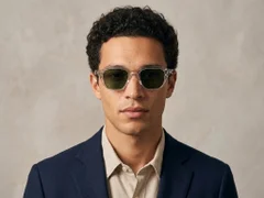 BS2503-0229_Transparent_Rectangular_Plastic_Sunglasses-tryon_male