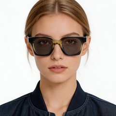 bs2503-0258_green_rectangular_plastic_sunglasses_model