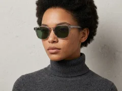 BS2503-0261_Grey_Rectangular_Plastic_Sunglasses-tryon_female