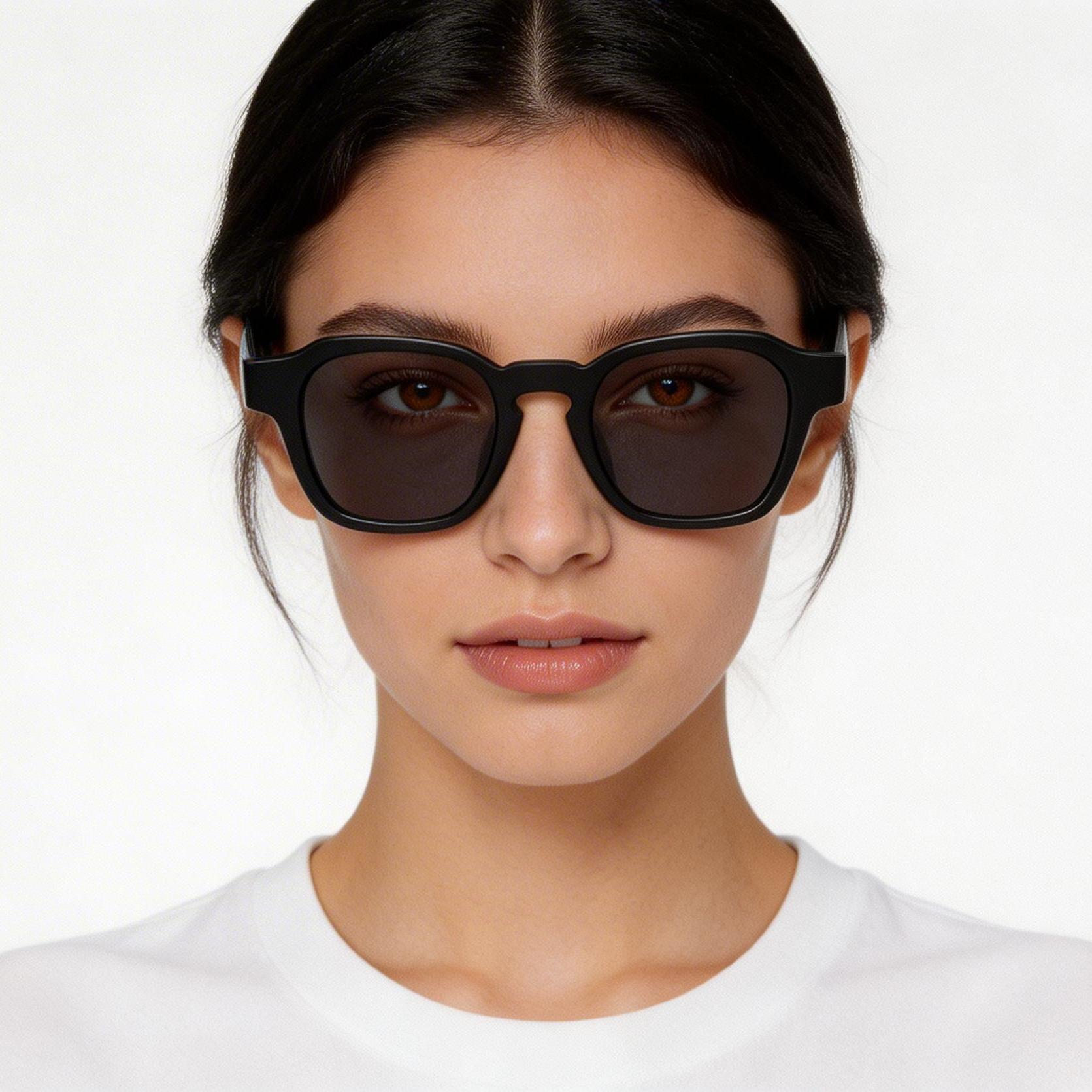 bs2503-0284_black_geometric_plastic_sunglasses_model