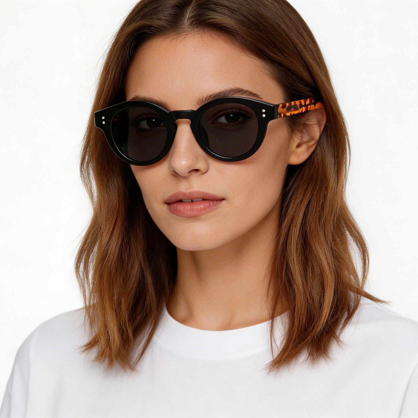 bs2503-0304_black_oval_plastic_sunglasses_model