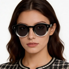bs2503-0305_black_oval_plastic_sunglasses_model