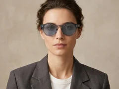 BS2503-0307_Blue_Oval_Plastic_Sunglasses-tryon_female