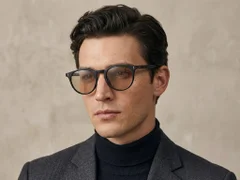 BS2503-0308_Black_Oval_Plastic_Sunglasses-tryon_male