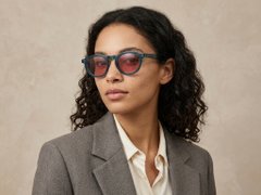 BS2503-0315_Blue_Oval_Plastic_Sunglasses-tryon_female