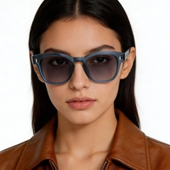 bs2503-0324_blue_oval_plastic_sunglasses_model
