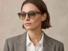 BS2503-0326_Brown_Oval_Plastic_Sunglasses-tryon_female