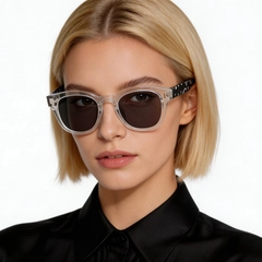 bs2503-0328_transparent_oval_plastic_sunglasses_model