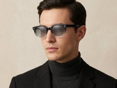 BS2503-0335_Black_Oval_Plastic_Sunglasses-tryon_male