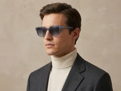 BS2503-0336_Blue_Oval_Plastic_Sunglasses-tryon_male