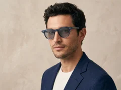 BS2503-0343_Blue_Oval_Plastic_Sunglasses-tryon_male
