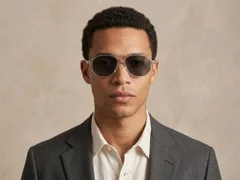 BS2503-0352_Transparent_Aviator_Plastic_Sunglasses-tryon_male