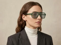 BS2503-0357_Green_Aviator_Plastic_Sunglasses-tryon_female