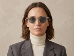 BS2503-0364_Transparent_Oval_Plastic_Sunglasses-tryon_female