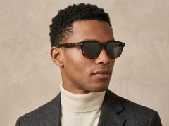 BS2503-0371_Tortoiseshell_Rectangular_Plastic_Sunglasses-tryon_male