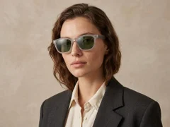 BS2503-0373_Grey_Rectangular_Plastic_Sunglasses-tryon_female