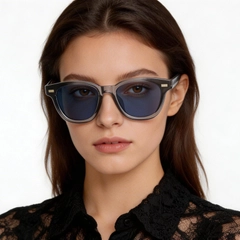 bs2503-0374_grey_rectangular_plastic_sunglasses_model