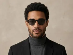 BS2503-0376_Black_Oval_Plastic_Sunglasses-tryon_male