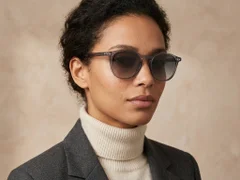 BS2503-0382_Purple_Oval_Plastic_Sunglasses-tryon_female