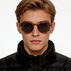 bs2503-0383_tortoiseshell_oval_plastic_sunglasses_model