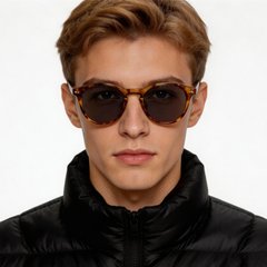 bs2503-0383_tortoiseshell_oval_plastic_sunglasses_model