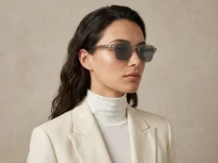 BS2503-0390_Grey_Geometric_Plastic_Sunglasses-tryon_female