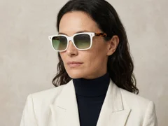 BS2503-0396_White_Rectangular_Plastic_Sunglasses-tryon_female