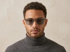BS2503-0400_Grey_Rectangular_Plastic_Sunglasses-tryon_male
