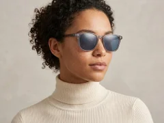 BS2503-0402_Purple_Rectangular_Plastic_Sunglasses-tryon_female