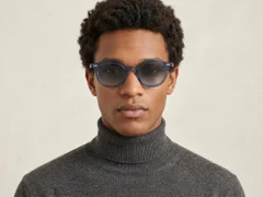 BS2503-0411_Blue_Oval_Plastic_Sunglasses-tryon_male
