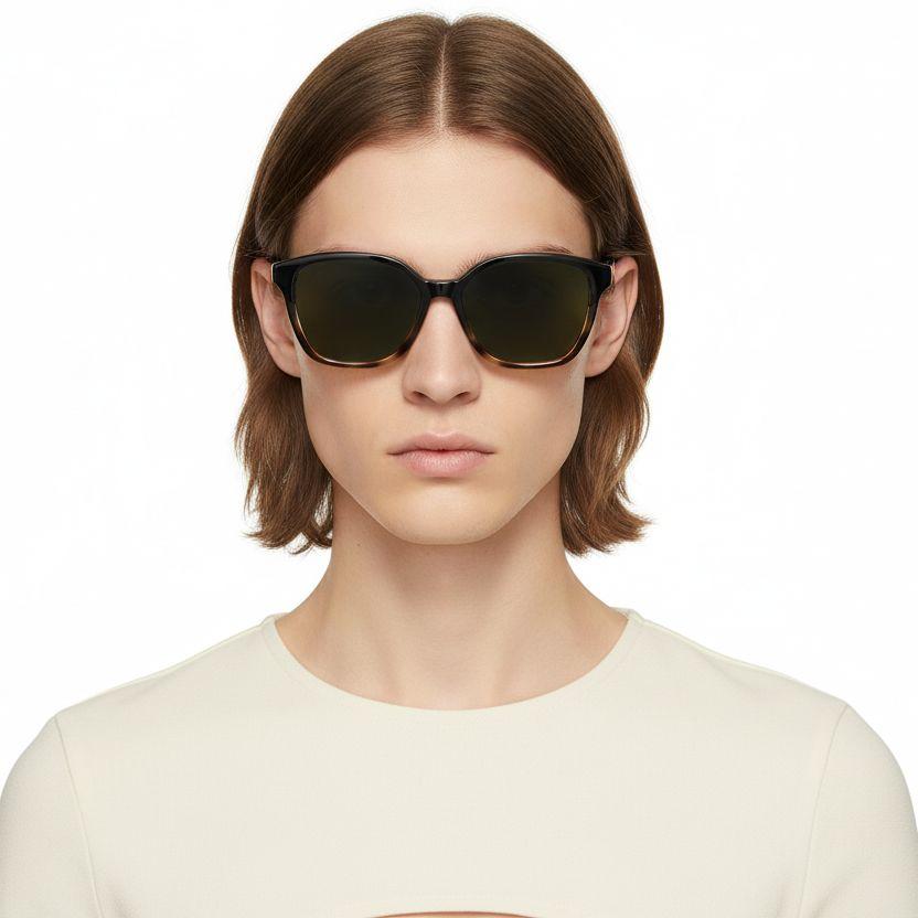 bs2503-0414_tortoiseshell_butterfly_plastic_sunglasses_model