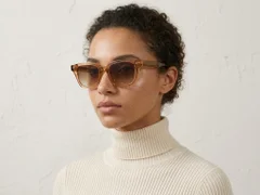 BS2503-0420_Brown_Rectangular_Plastic_Sunglasses-tryon_female