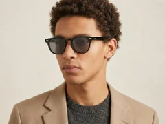 BS2503-0423_Black_Oval_Plastic_Sunglasses-tryon_male