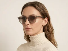 BS2503-0428_Brown_Oval_Plastic_Sunglasses-tryon_female