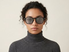 BS2503-0429_Black_Oval_Plastic_Sunglasses-tryon_female