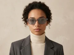 BS2503-0436_Grey_Rectangular_Plastic_Sunglasses-tryon_female